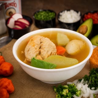 CALDO DE POLLO