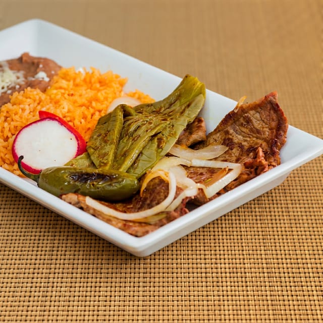 Plato Bistec Con Nopal.